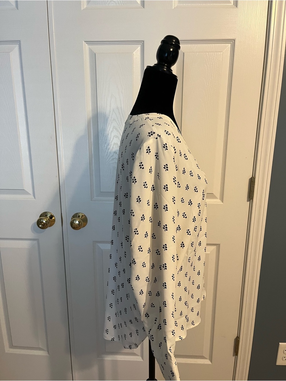 Ann Taylor Cream V-Neck Blouse with Navy Dot Print - Picture 4 of 6